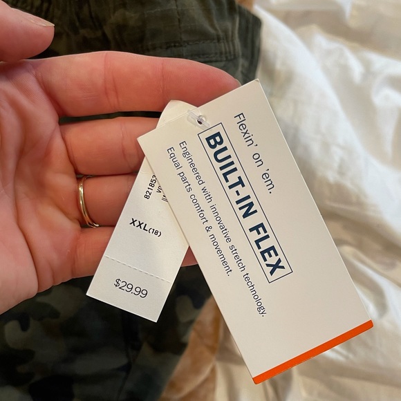 Boys old navy size xxl camo jogger. fits like a woman’s size 6 - Picture 4 of 5